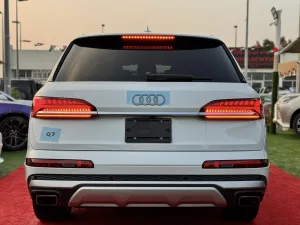 2025 اودي كيو٧ Prestige