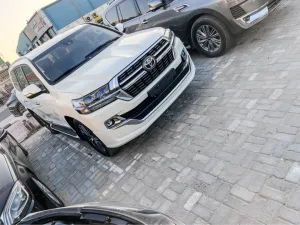 2020 تويوتا لاند كروزر VXR