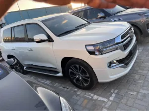 2020 تويوتا لاند كروزر VXR