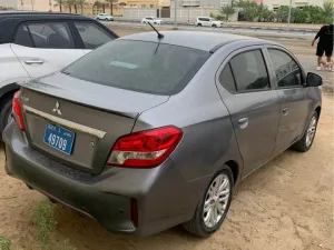 2022 ميتسوبيشي باجيرو GLX