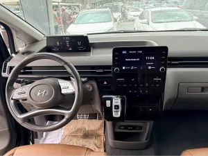2022 هيونداي ستاريا standard