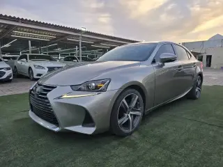 2019 Lexus IS في Ajman سيارة مستعملة