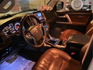 2017 Toyota Land Cruiser VXR