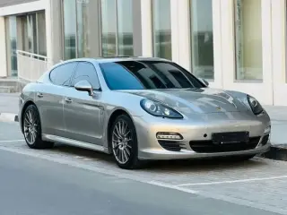 2013 Porsche Panamera في Dubai سيارة مستعملة