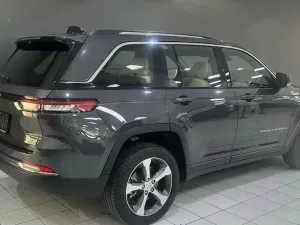 2023 جييب جراند شيروكي Laredo E