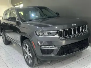 2023 Jeep Grand Cherokee في Dubai سيارة مستعملة