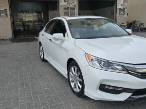2016 هوندا أكورد Limited