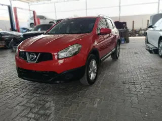 2013 Nissan Qashqai في Dubai سيارة مستعملة