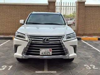 2016 Lexus LX 570 في Abu Dhabi سيارة مستعملة