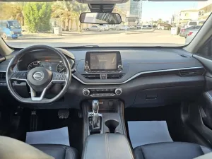 2022 Nissan Altima SR