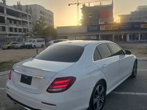 2017 مرسيدس-بنز الفئة - E E300