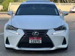 2017 Lexus IS في Dubai سيارة مستعملة