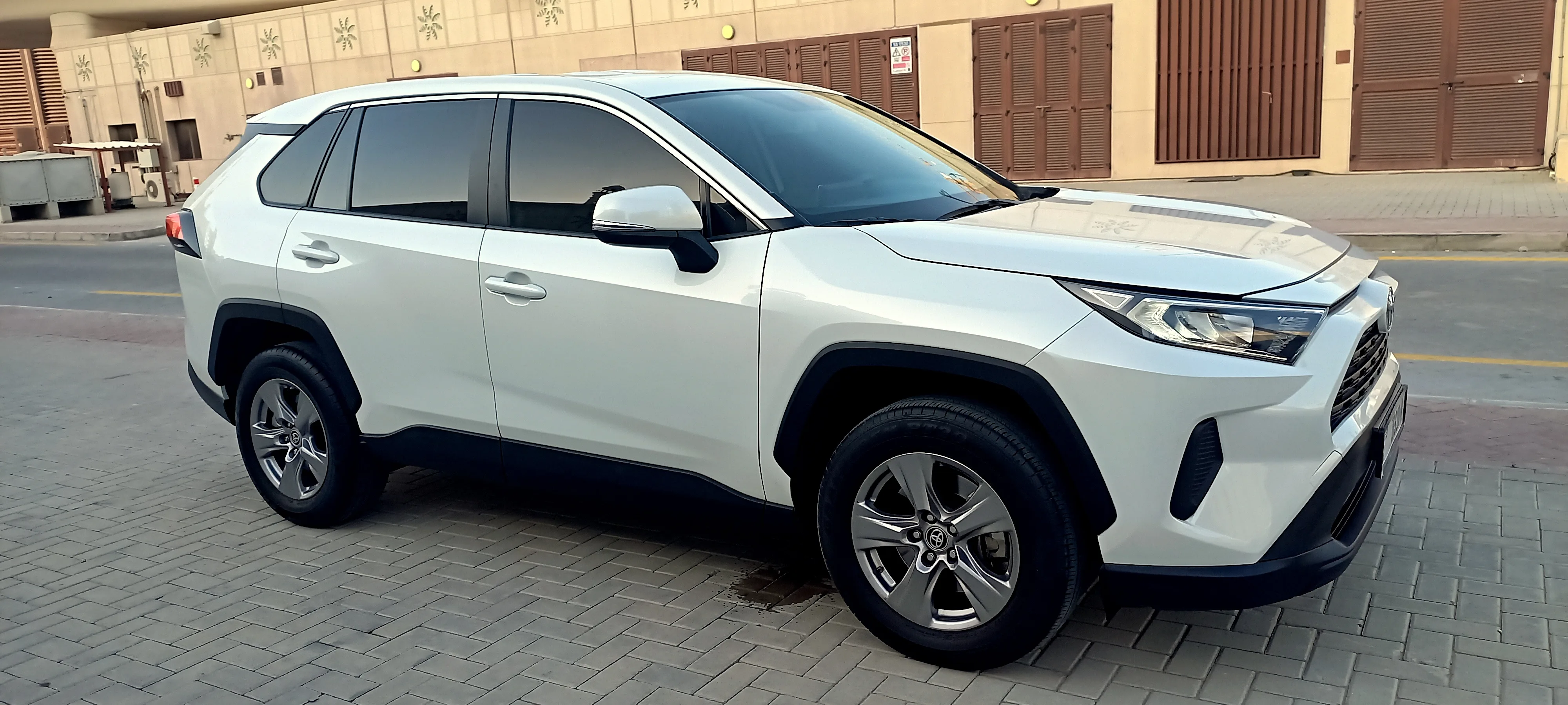 TOYOTA RAV4 EX 2024 GCC SPEC (ACCIDENT FREE ORIGINAL PAINT CLEAN AND NEAT PERSONAL VEHICLE)