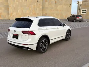 2020 فولجس فاجن تيغوان SE R-Line Black