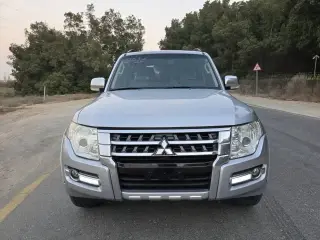 2015 Mitsubishi Pajero in Dubai used car