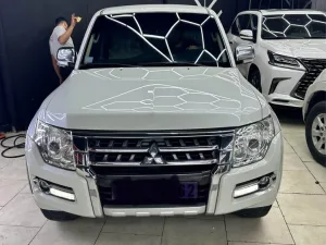 2017 ميتسوبيشي باجيرو GLS