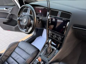 2018 Volkswagen Golf R-Line