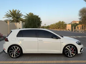 2018 Volkswagen Golf R-Line