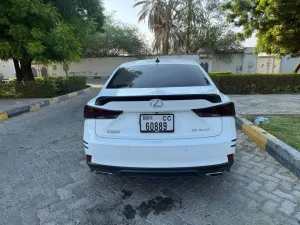 2019 لكزس اي اس IS 300