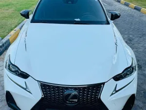 2019 لكزس اي اس IS 300