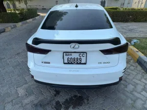 2019 لكزس اي اس IS 300