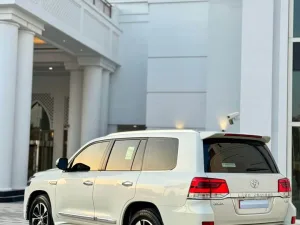 2019 Toyota Land Cruiser GXR