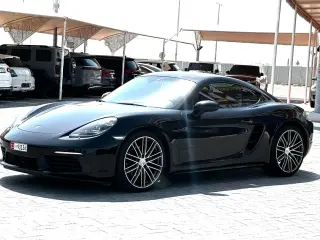 2020 Porsche Cayman في Abu Dhabi سيارة مستعملة