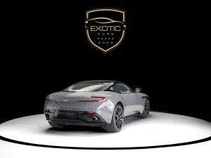 2017 استون مارتن دي بي ١١ Shadow Edition Volante