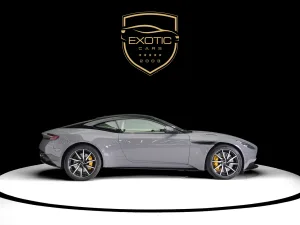 2017 استون مارتن دي بي ١١ Shadow Edition Volante
