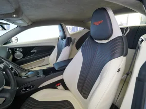 2017 استون مارتن دي بي ١١ Shadow Edition Volante