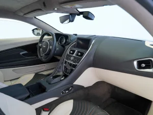 2017 استون مارتن دي بي ١١ Shadow Edition Volante