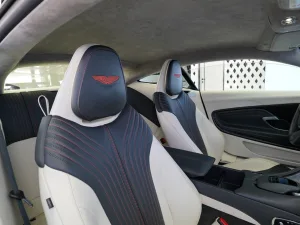 2017 استون مارتن دي بي ١١ Shadow Edition Volante