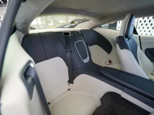 2017 استون مارتن دي بي ١١ Shadow Edition Volante