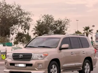 2014 Toyota Land Cruiser in Dubai used car