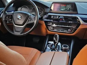 2020 BMW 5-Series 520i