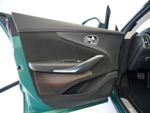 2023 استون مارتن دي بي اكس DBX707