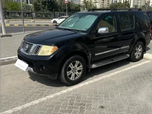 2010 نيسان باثفايندر LE