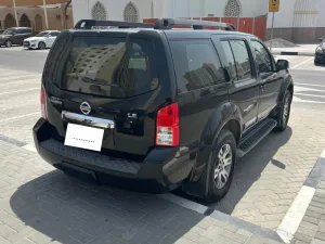 2010 نيسان باثفايندر LE