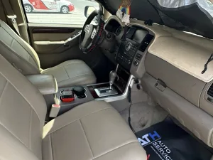 2010 نيسان باثفايندر LE