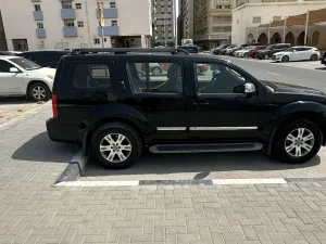 2010 نيسان باثفايندر LE