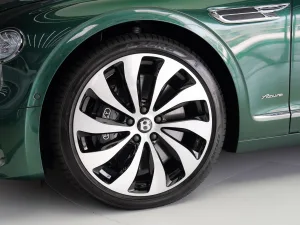 2024 بنتلي فلاينج سبير V8