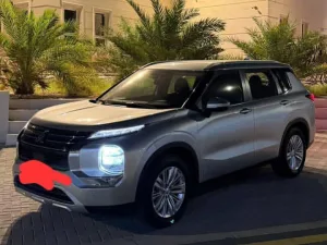 2025 ميتسوبيشي أوتلاندر SE