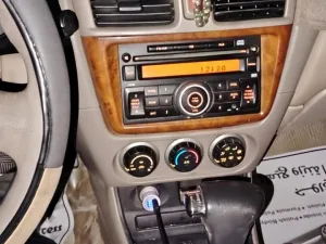 2011 نيسان صني SL