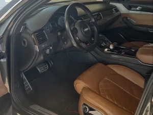 2015 اودي اس ٨ Standard