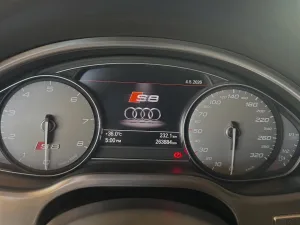 2015 اودي اس ٨ Standard