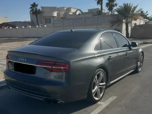 2015 اودي اس ٨ Standard