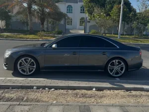 2015 اودي اس ٨ Standard