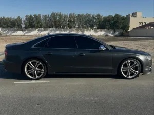 2015 اودي اس ٨ Standard