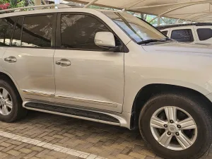 2013 تويوتا لاند كروزر VX