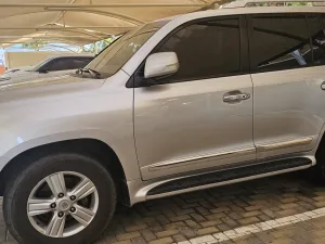 2013 تويوتا لاند كروزر VX